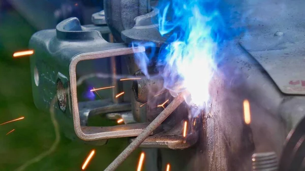 火花焊接金属的特写镜头 — 图库照片