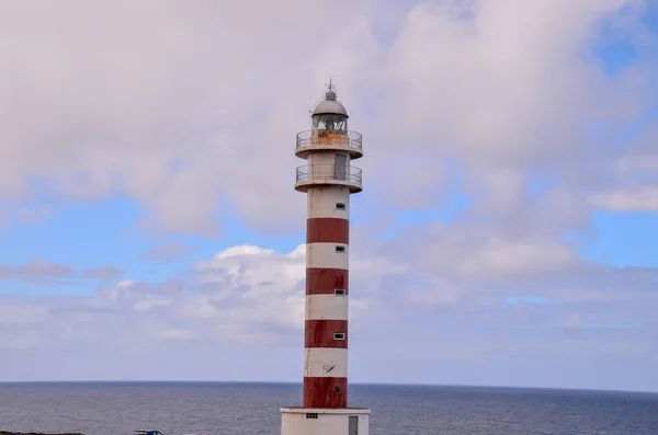 Foto Cênica Bela Vista Para Mar Com Farol Primeiro Plano — Fotografia de Stock