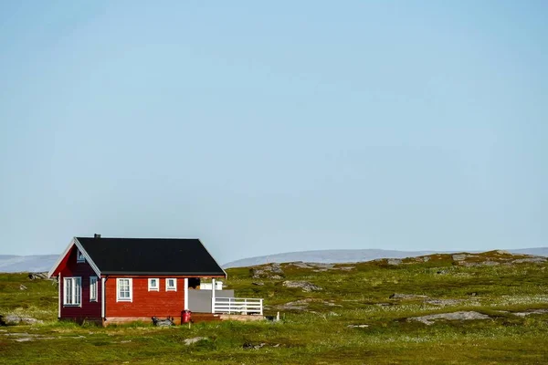 小さな家のある美しい風景 — ストック写真