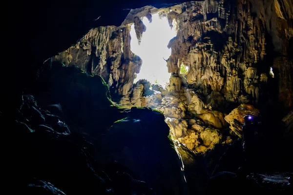 Caverna Nas Montanhas — Fotografia de Stock