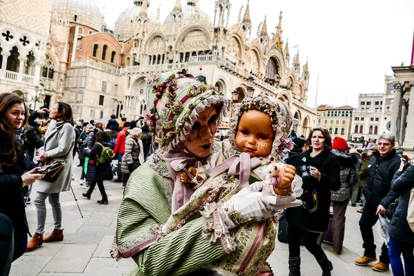 Venise Italie Février 2015 Personnes Portant Masque Costume Carnaval Vénitien — Photo