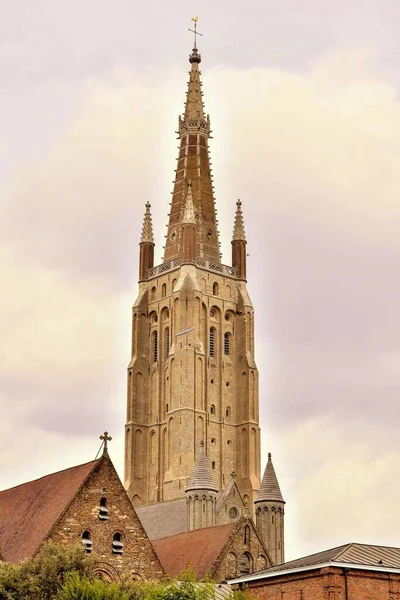 Kathedraal Aan Hemel Achtergrond — Stockfoto