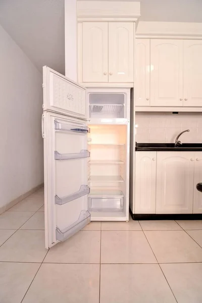 Interior Cozinha Moderna Com Geladeira — Fotografia de Stock