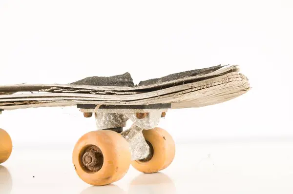 Ένα Κοντινό Πλάνο Ενός Skateboard Λευκό Φόντο — Φωτογραφία Αρχείου