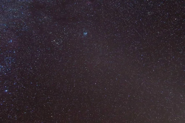 夜空に星と天の川が — ストック写真