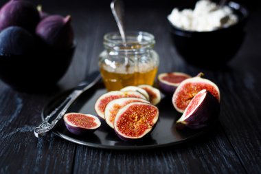 incir, bal ve ricotta