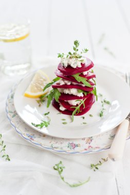 pancar ve keçi peynirli salata