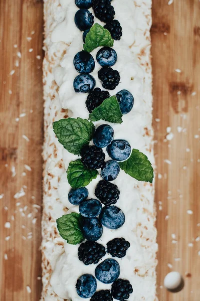 light summer cake with berries