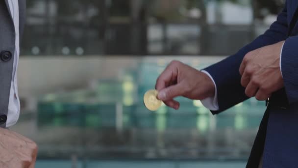 Businessman receiving from colleague golden bitcoin — Stockvideo