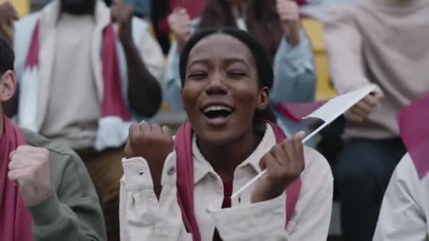African american lady sincerely cheering soccer team — Vídeo de Stock