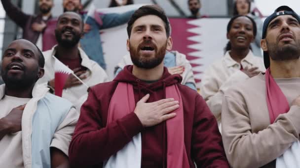 Dedicated fan singing hymn using soccer game on stadium — Stockvideo