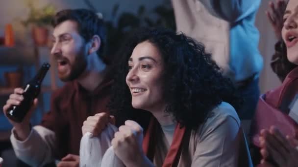 Happy friends watching football with excited emotions and celebrating while watching TV . Friends sitting on sofa and supporting favorite team in sport game. Middle eastern football concept. — Vídeo de Stock