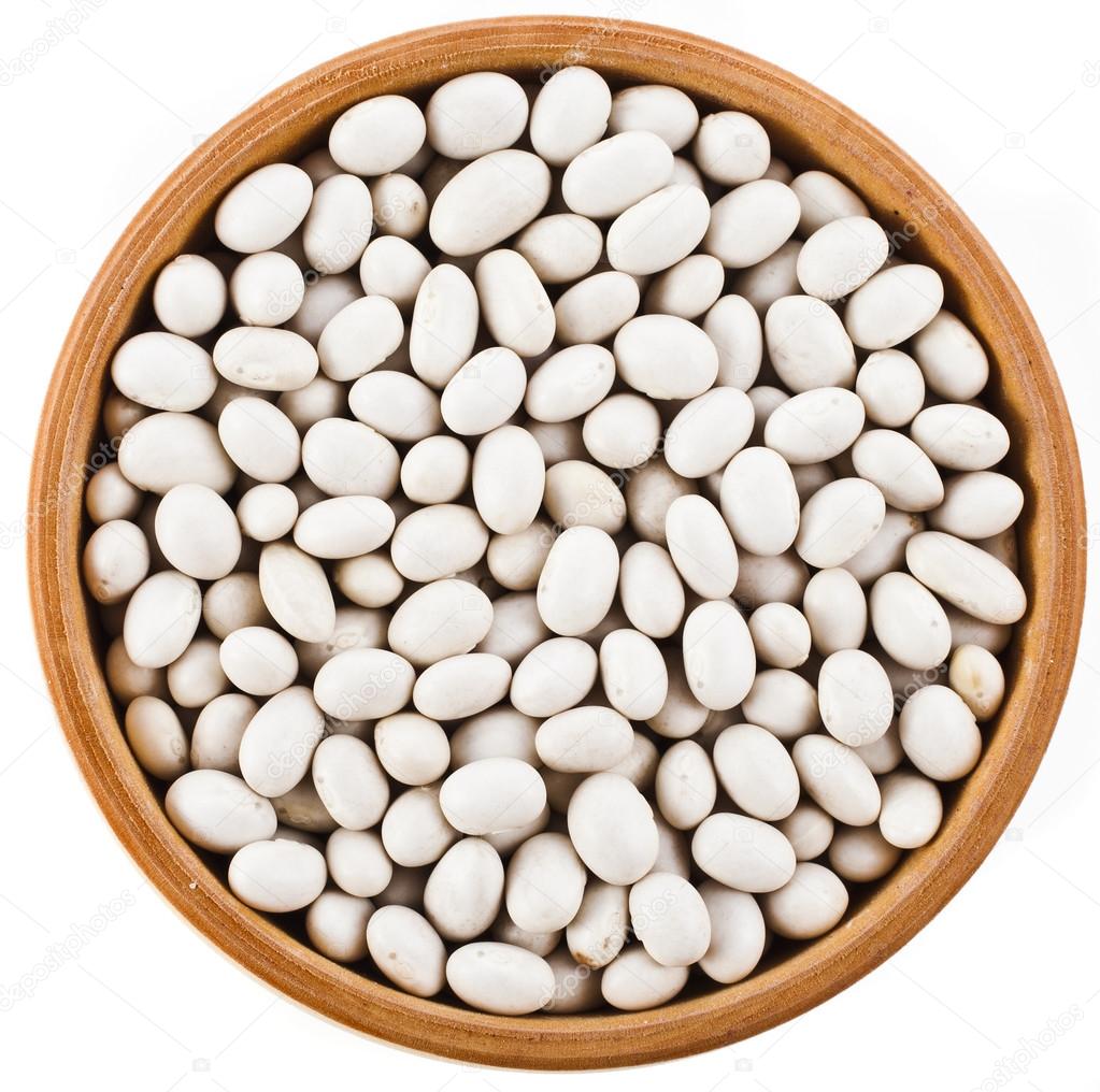 White peas beans in wooden bowl dish top view close up — Stock Photo © Madllen 34310793