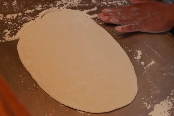 Making pizza at kitchen — Stock Photo, Image