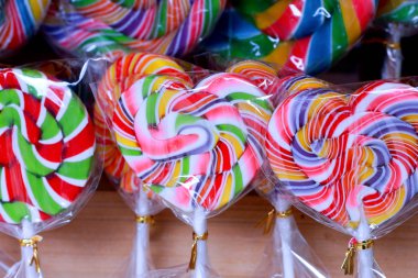 karışık renkli meyve bonbon şeker