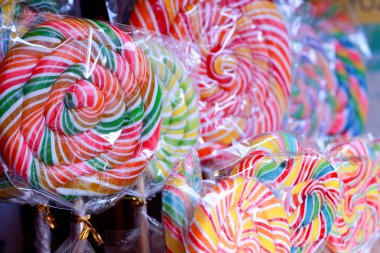 karışık renkli meyve bonbon şeker