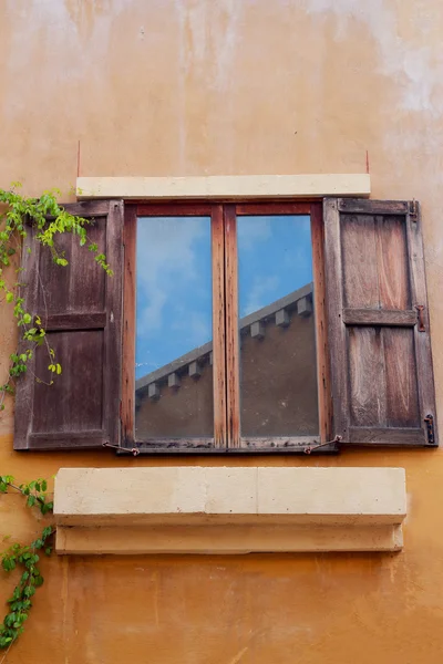 Eski pencere. — Stok fotoğraf
