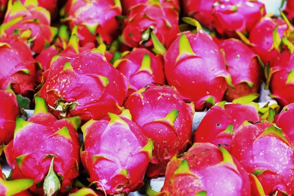 Drachenfrucht auf dem Markt — Stockfoto