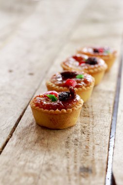 yumurta tart - ahşap arka plan.