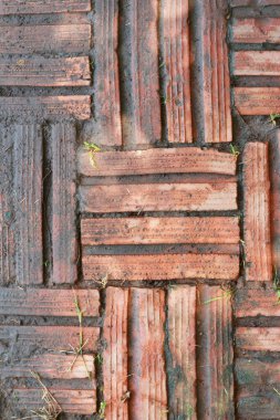 bir şekilde arka planda devam et