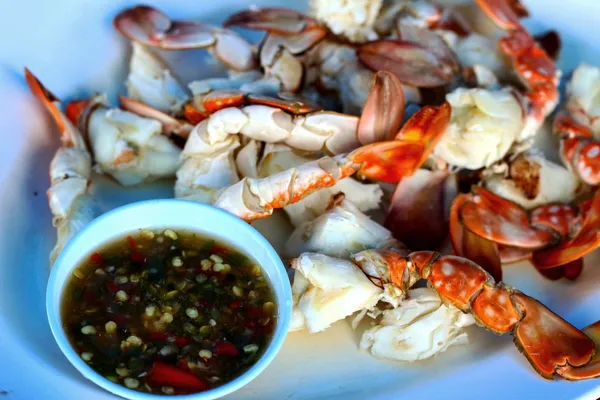 Dampet krabbe og chilisaus . – stockfoto