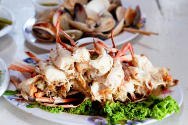 Tay deniz ürünleri - Yengeç buğulama