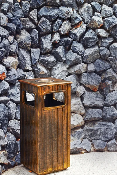 Recycle bin in the park — Stock Photo, Image