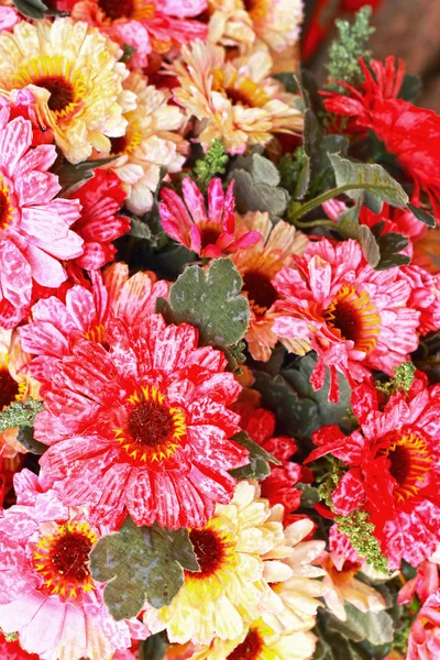 Belo crisântemo de flores artificiais — Fotografia de Stock