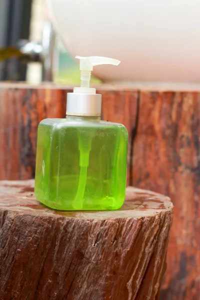 Ducha de jabón verde . — Foto de Stock