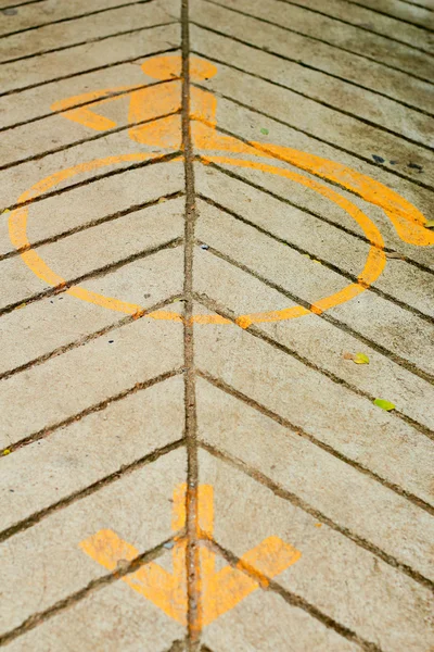 Wheelchair symbol on the road. — Stock Photo, Image