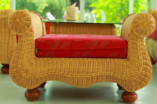 Wicker stol sits röd. — Stockfoto