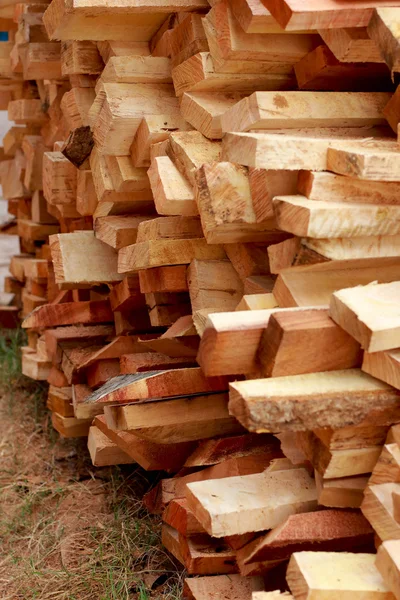 Hromadu řezu dřeva pařezu — Stock fotografie