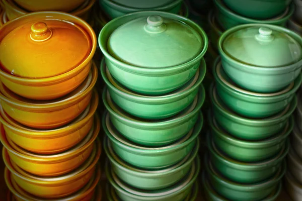 Earthenware green and brown - in the market. — Stock Photo, Image