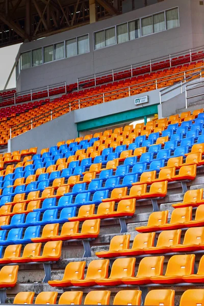 Sedadel tribuna v prázdné stadium. — Stock fotografie