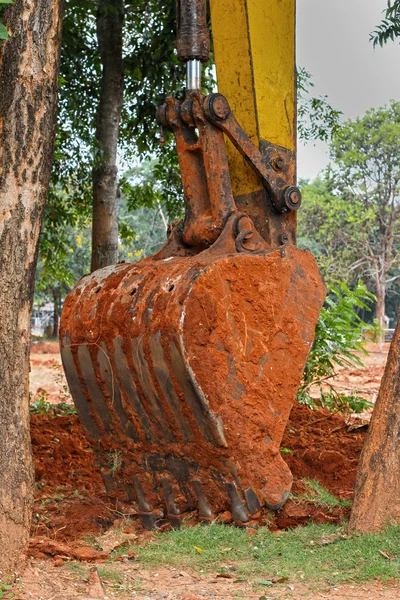 Graafmachine - graven van de grond — Stockfoto