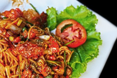 plaka soslu spagetti.