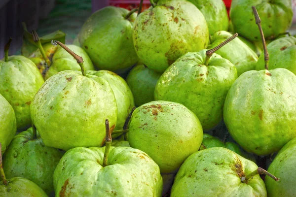 Guava in de markt — Stockfoto