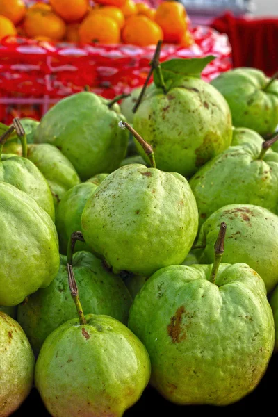 Guava in de markt — Stockfoto