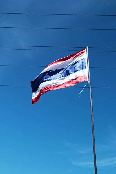 Bandeira da Tailândia no céu . — Fotografia de Stock