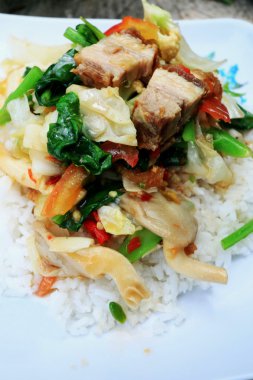 sebze ve pirinç gevrek kavrulmuş domuz stir fry.