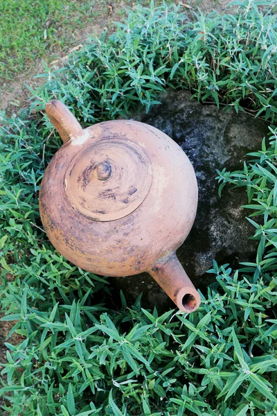 Teapot decorated in natural parks — Stock Photo, Image