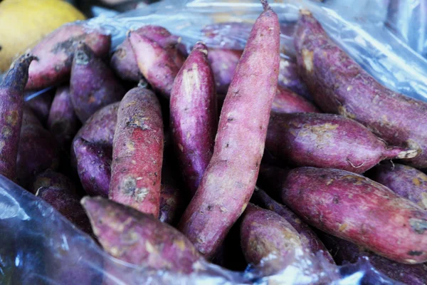 Sweet potato in markt — Stockfoto