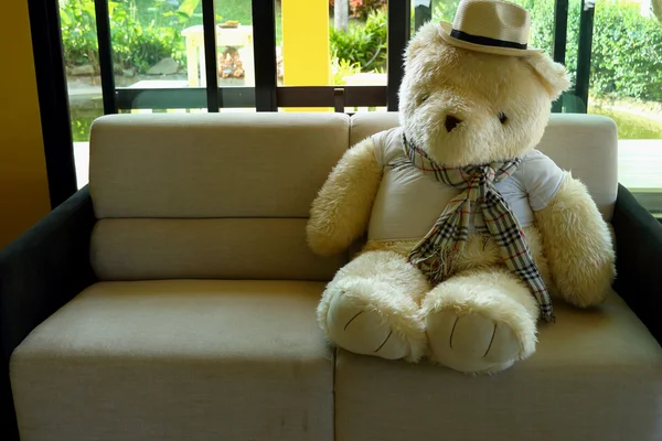 Teddybären auf dem Sofa — Stockfoto