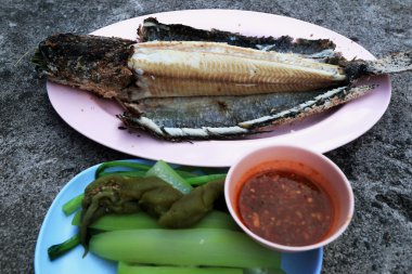 Tuzla kaplanmış yılan kafa balık ızgara