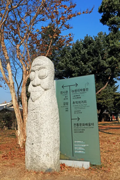 Статуя в Южной Корее — стоковое фото