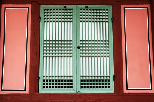Okna drewniane vintage — Zdjęcie stockowe