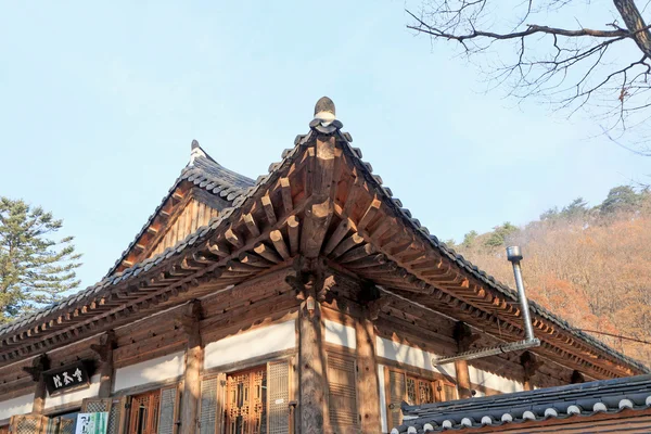 Traditionele houten huizen in Zuid-korea한국의 전통적인 목조 주택 — Zdjęcie stockowe