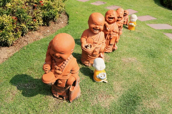 Estatua de novicio en Tailandia templo —  Fotos de Stock