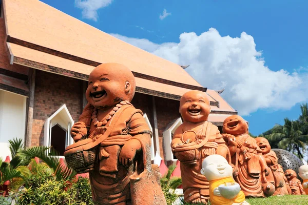 Estatua de novicio en Tailandia templo — Foto de Stock