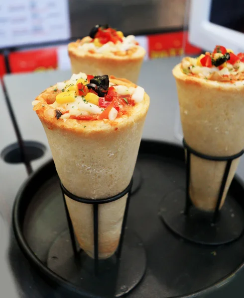 İtalyan peyniri, jambon ve biber pizza koni Kore.